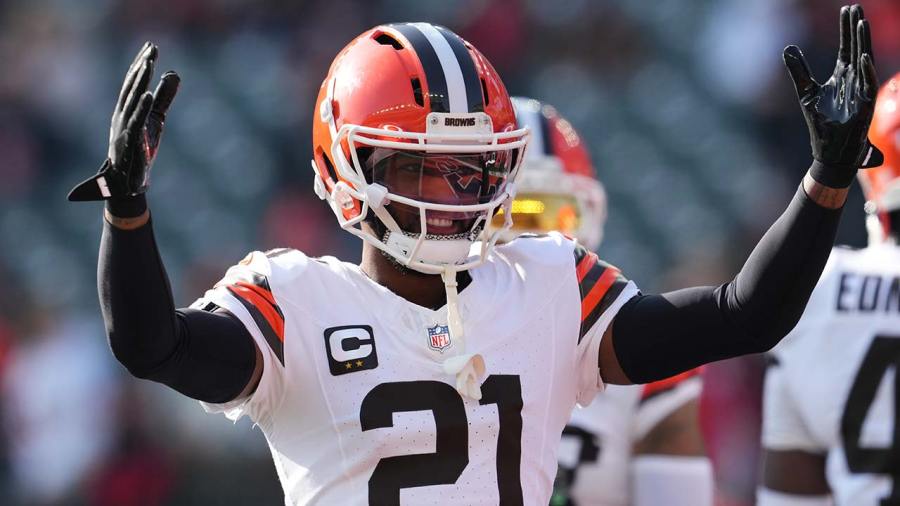 cleveland-browns-defensive-back-autograph-signing-at-local-dick’s-sporting-goods
