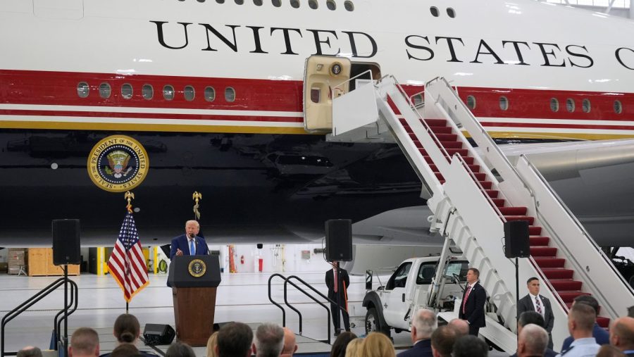trump-unveils-new-plane-for-air-force-one,-a-gift-from-qatar