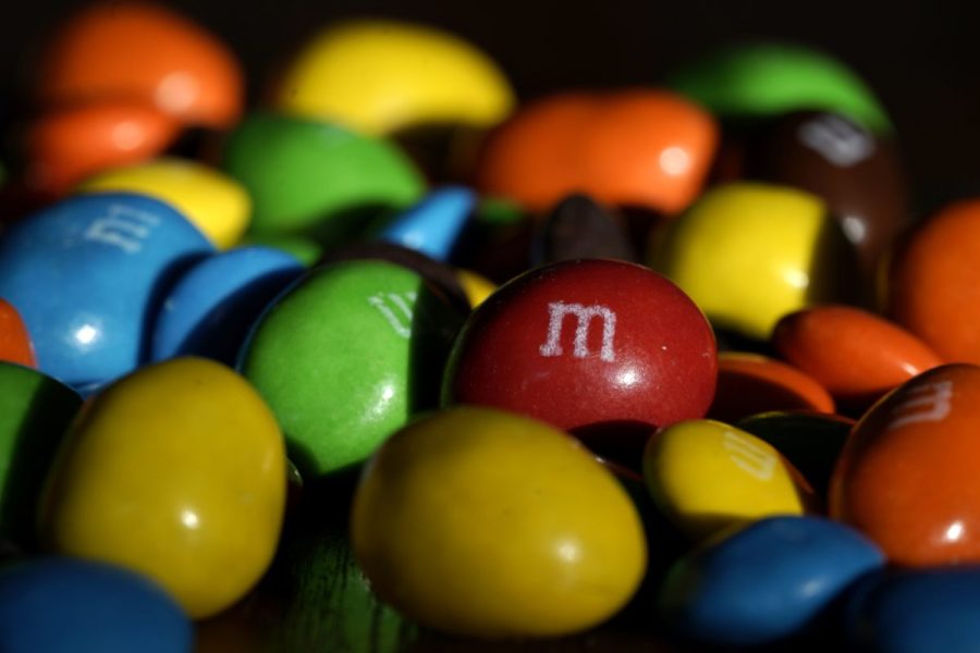 m&m’s-without-artificial-dyes-are-coming-soon,-but-two-iconic-colors-will-be-left-out