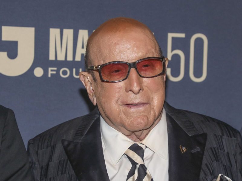 clive-davis,-music-industry-giant,-dies