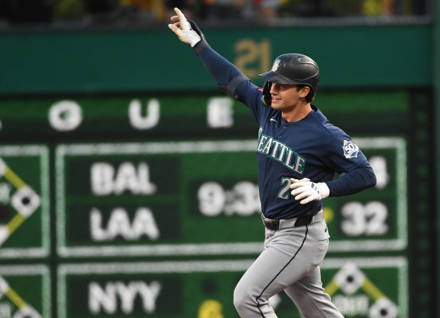 young-homer-lifts-mariners-past-the-pirates-3-2