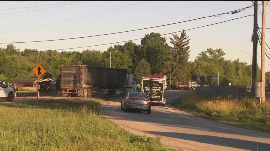 rollover,-leak-causes-trumbull-county-traffic-delays
