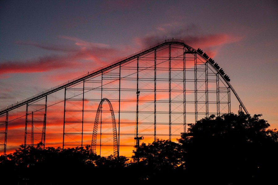 cedar-point-confirms-metal-piece-fell-from-coaster,-leading-to-short-closure