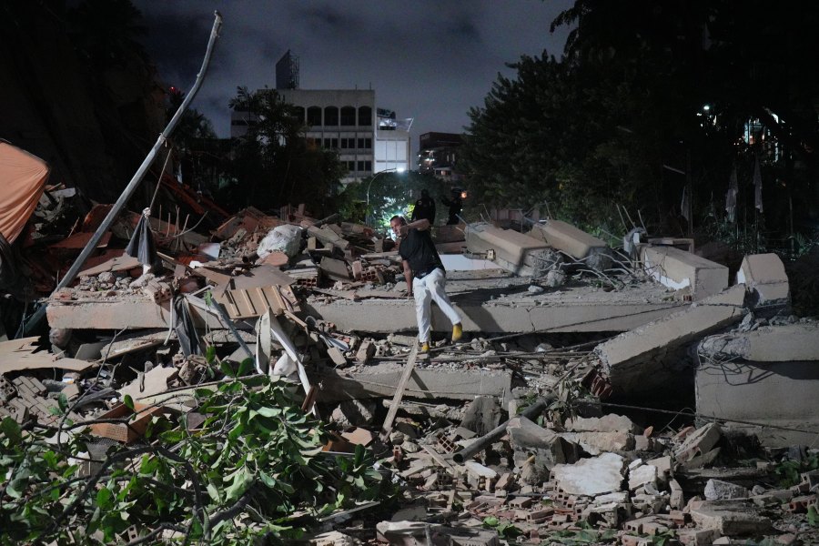 back-to-back-powerful-earthquakes-hit-venezuela,-causing-widespread-damage
