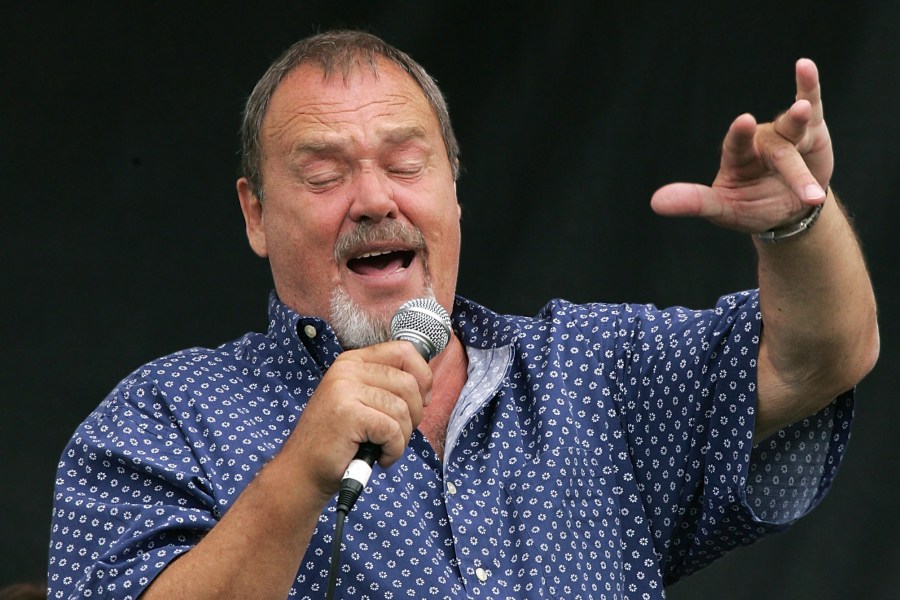 david-clayton-thomas,-powerhouse-lead-singer-of-blood,-sweat-&-tears,-dies-at-84