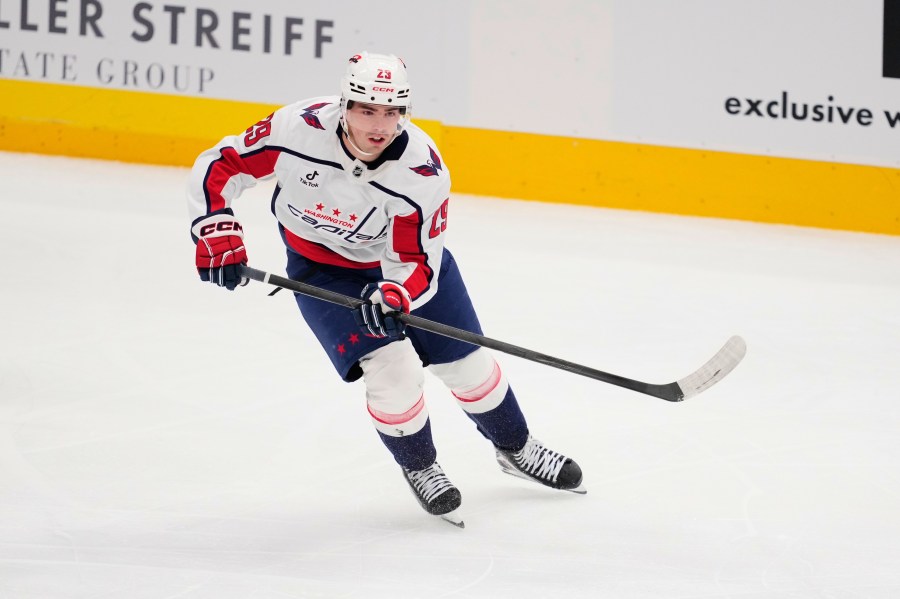 penguins-acquire-veteran-forward-in-trade