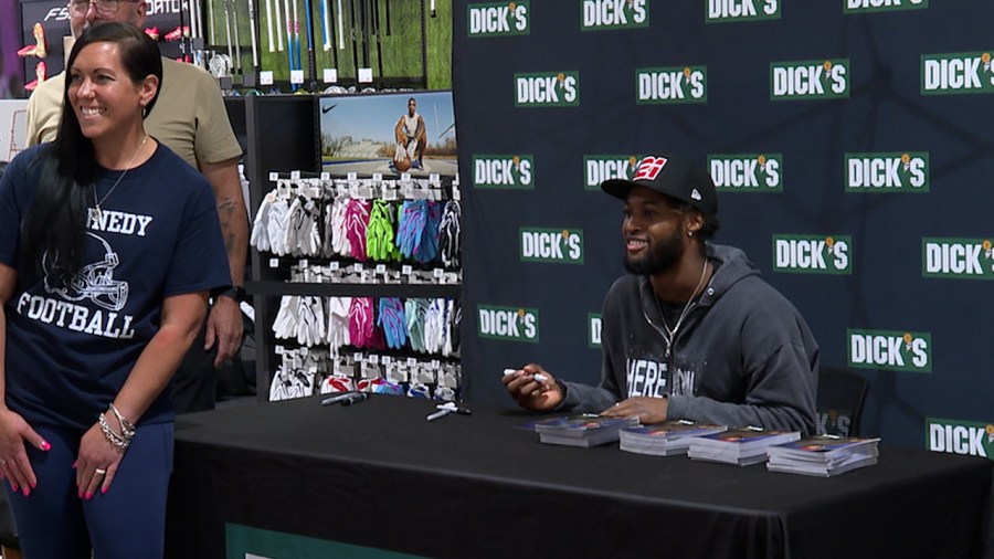 browns-superstar-holds-autograph-signing-at-valley-store