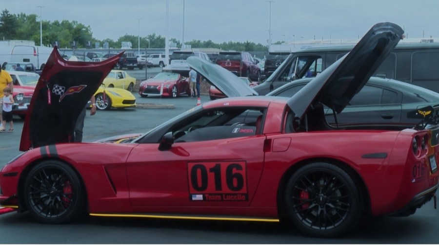 corvettes-shown-off-at-local-car-show