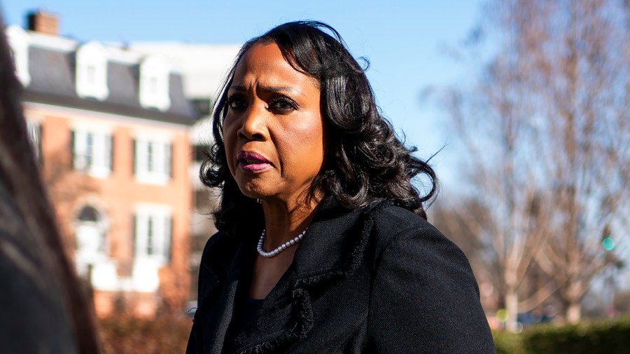 supreme-court-halts-trump’s-firing-of-fed’s-lisa-cook