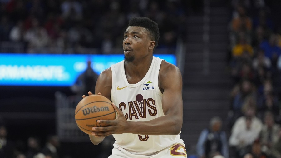 report:-cavaliers-to-re-sign-veteran-center