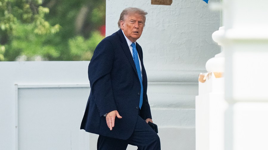 trump-launches-midterm-offensive-against-democrats-over-‘communism’