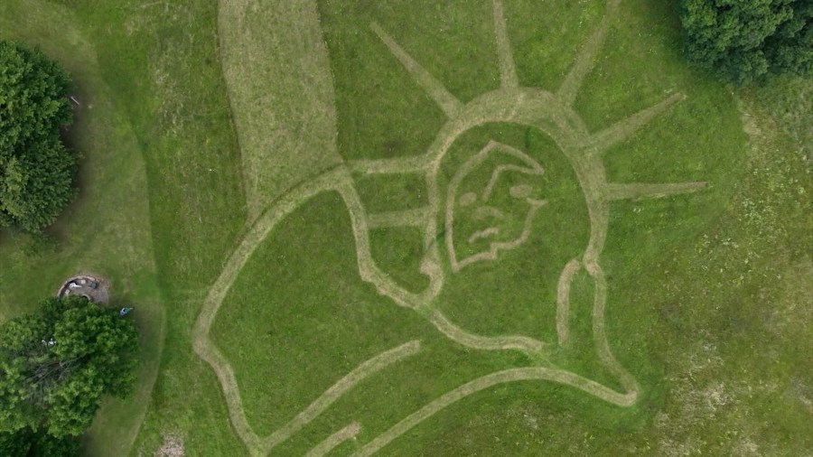 ohio-man-mows-statue-of-liberty-into-lawn-for-america’s-250th-birthday