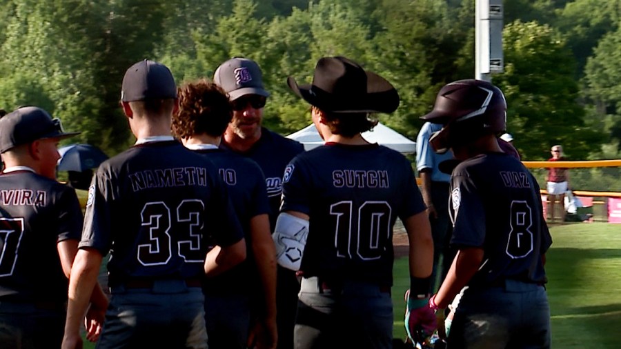 boardman-rides-12-run-inning-to-district-victory