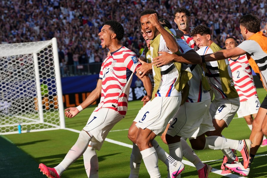 us.-beats-bosnia-herzegovina-2-0-to-advance-to-round-of-16