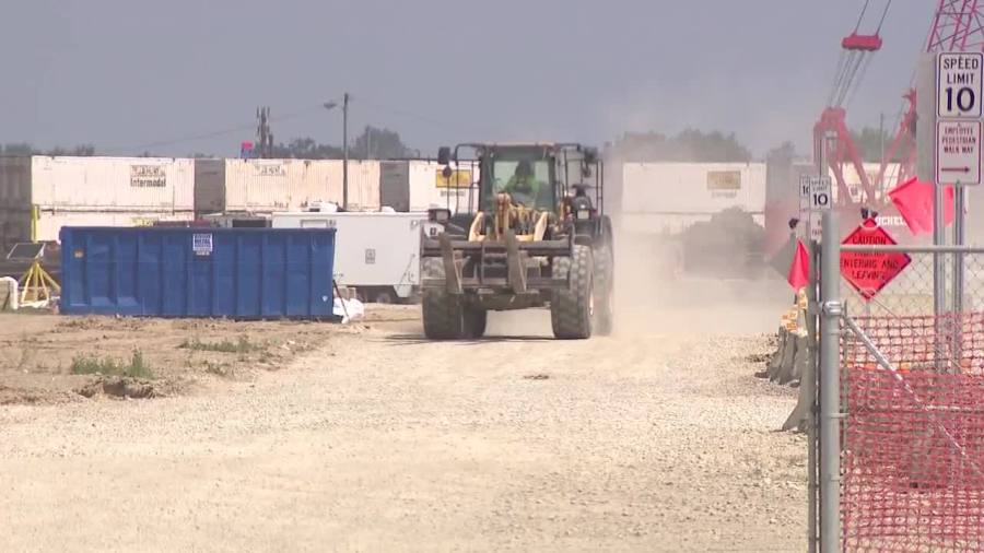 i-team:-2-hurt-at-browns-stadium-site-in-gas-incident