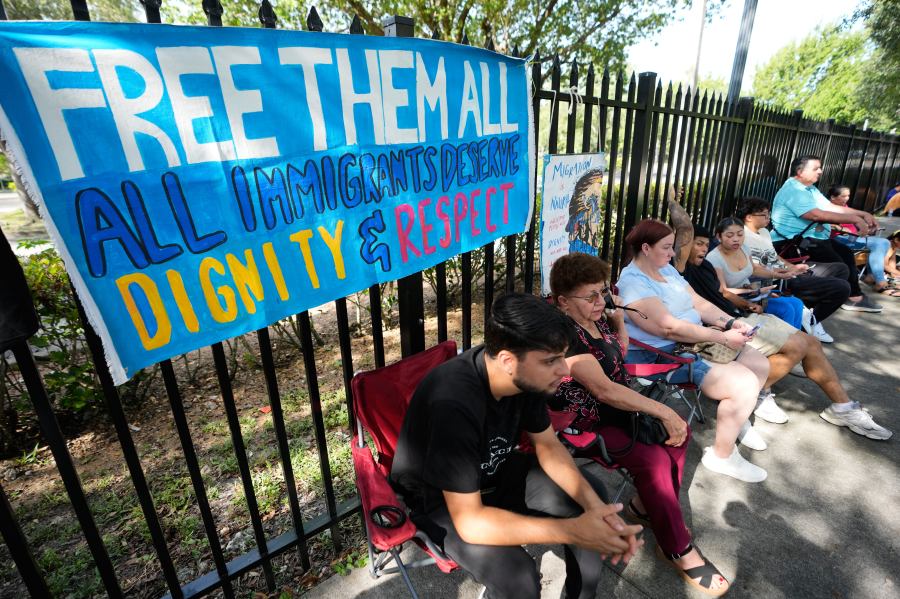 ice-arrests-10,000-in-5-days,-a-sharp-late-june-surge-in-trump’s-deportation-push