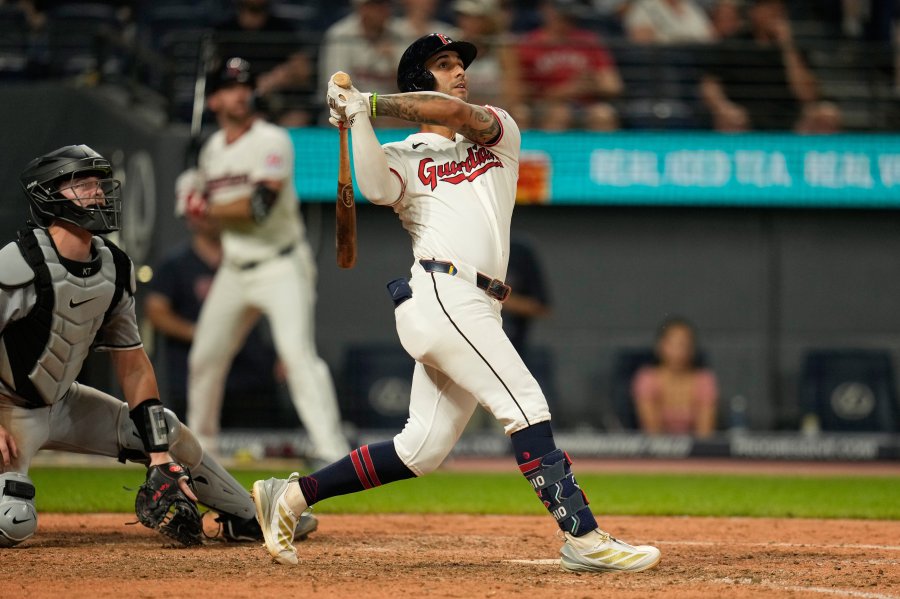 rocchio-2-run-hr-in-9th-lifts-guardians-over-white-sox-6-5