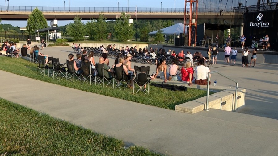 yo-nights!-concert-brings-people-downtown