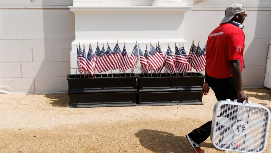 trump’s-july-4-plans-face-unexpected-challenge:-blazing-heat 