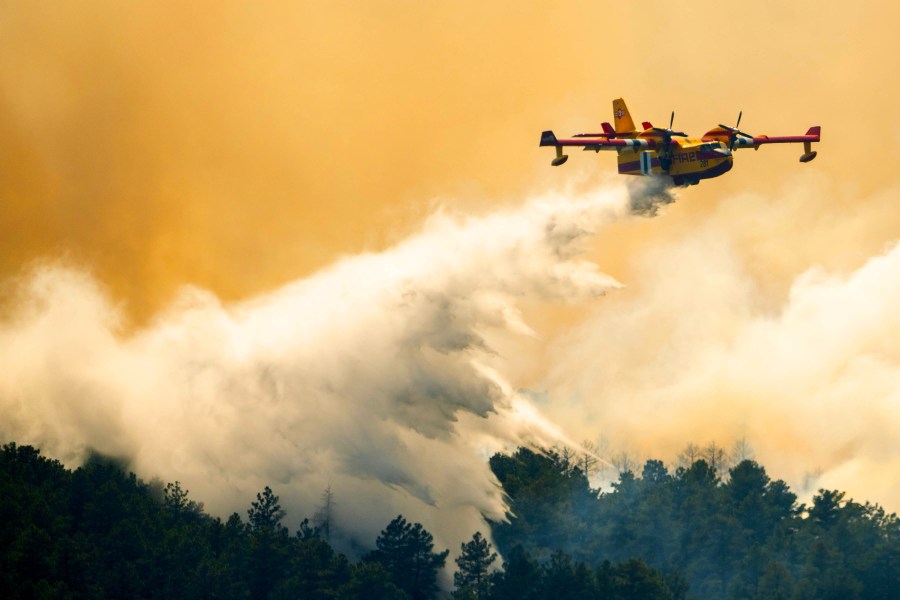 wildfire-southwest-of-denver-forces-thousands-to-evacuate-and-destroys-more-than-160-structures