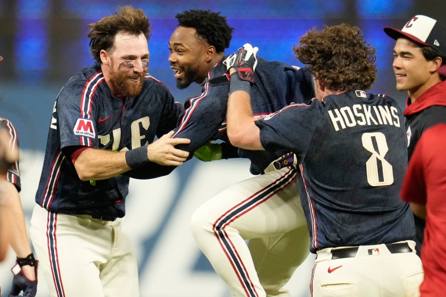watson-single-in-10th-gives-guardians-win-over-white-sox