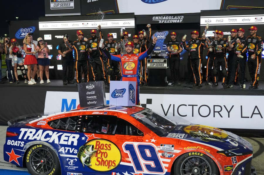 briscoe-holds-off-bell-in-return-to-chicagoland-speedway
