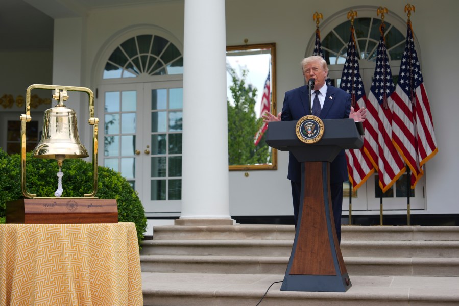 trump-says-he’s-building-a-white-house-helipad-for-a-new,-more-powerful-marine-one