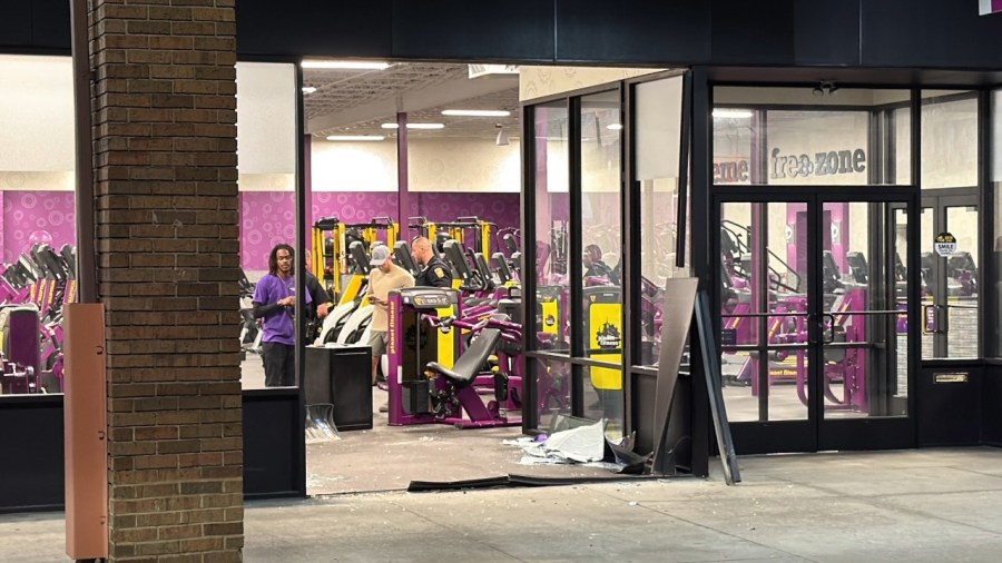 car-crashes-into-fitness-center-in-warren