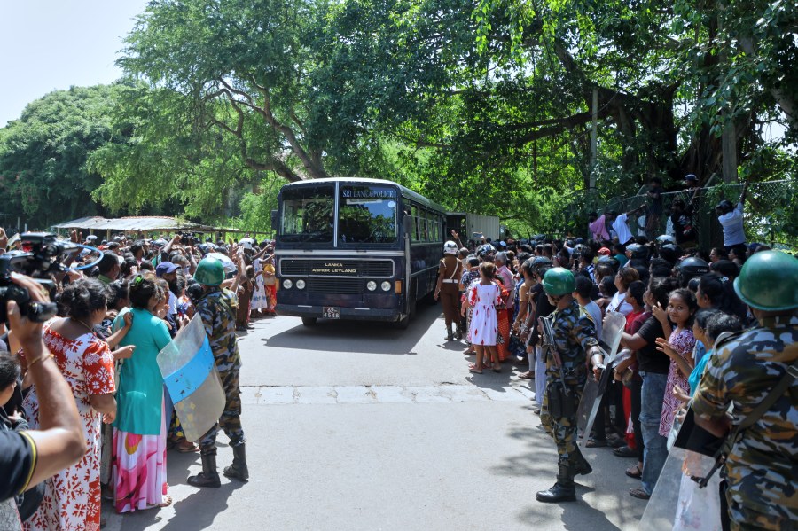 clashes-in-sri-lankan-prison-leave-at-least-25-dead,-mostly-inmates