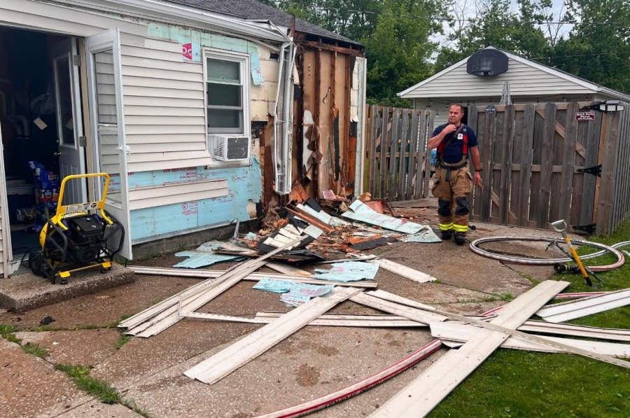 firefighters-warn-of-using-flame-thrower-type-torches-in-yard-after-ohio-house-fire