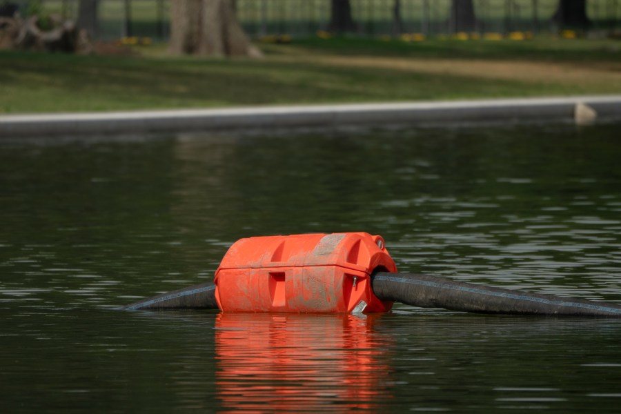 crews-are-draining-the-lincoln-memorial-reflecting-pool-again-as-part-of-trump’s-troubled-revamp