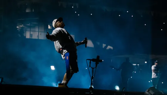 jay-z-sports-fresh-haircut-to-rock-yankee-stadium,-social-media-reacts
