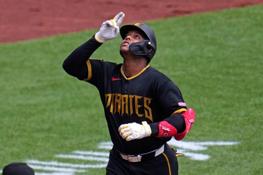 valdez-homers-again-as-pirates-edge-brewers-in-game-2