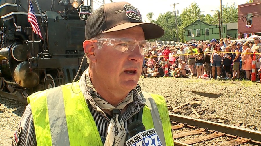 ‘nearly-brought-to-tears’:-big-boy-engineer-praises-struthers-stop