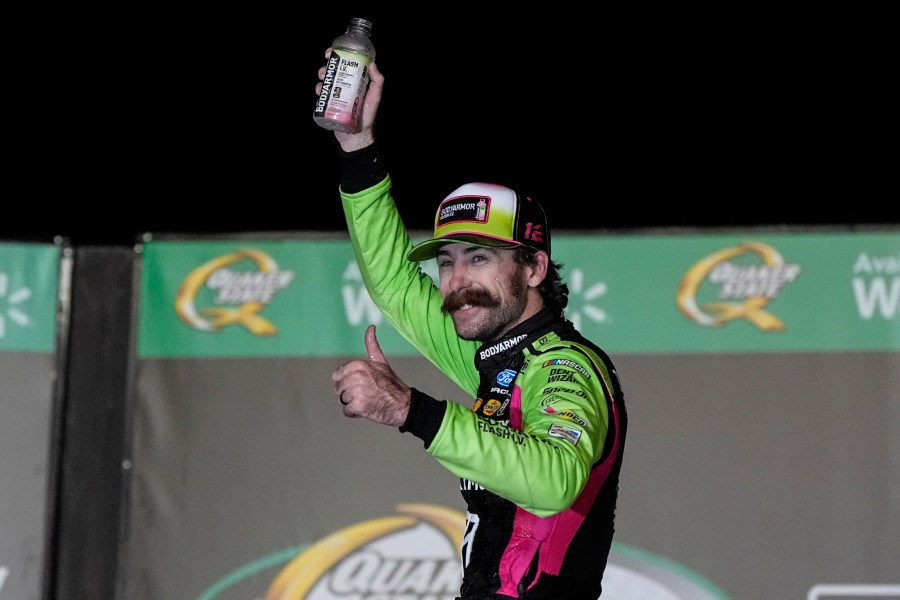 blaney-wins-on-final-lap-of-ot-in-nascar-cup-race-in-atlanta