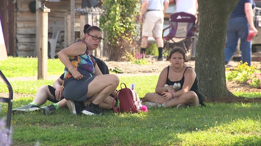 valley-residents-find-ways-to-stay-cool-in-the-heat