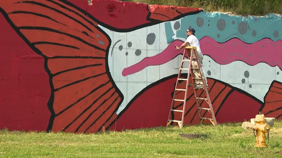artist’s-rainbow-fish-mural-meant-to-draw-people-to-mahoning-river