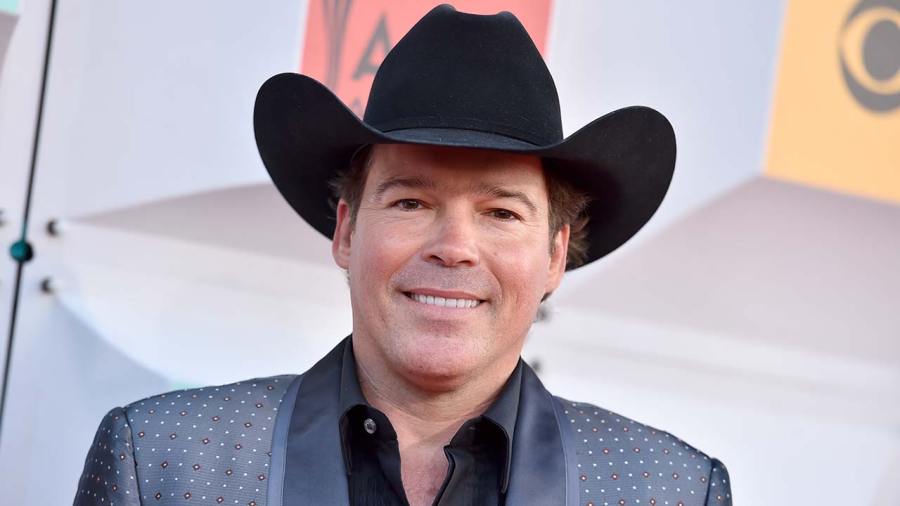 big-country-music-artist-to-bring-christmas-concert-to-warren