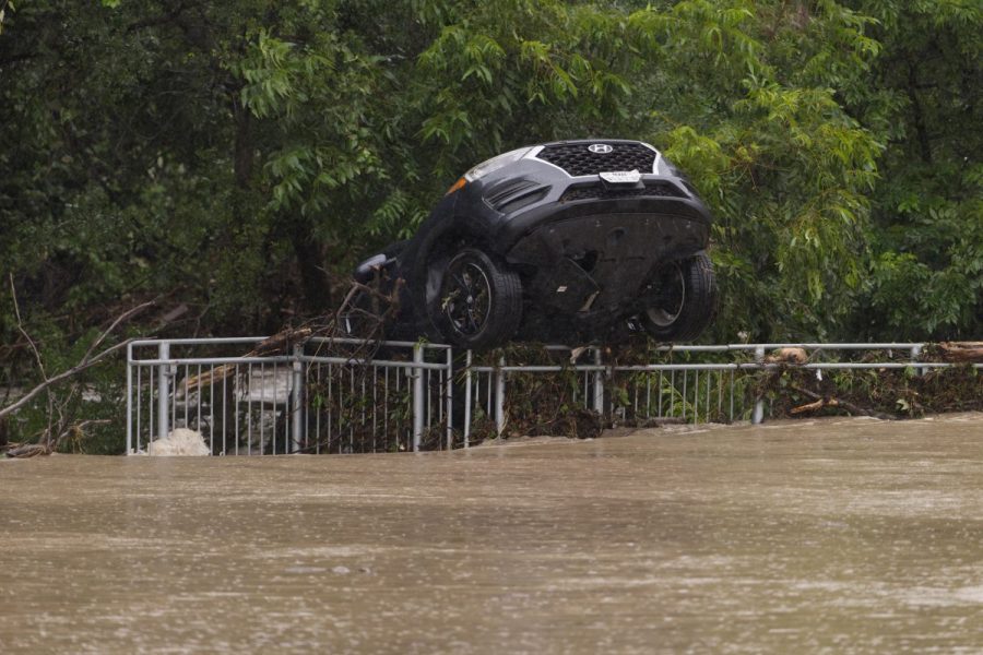 at-least-1-dead-as-texas-flooding-forces-evacuations-and-rescues