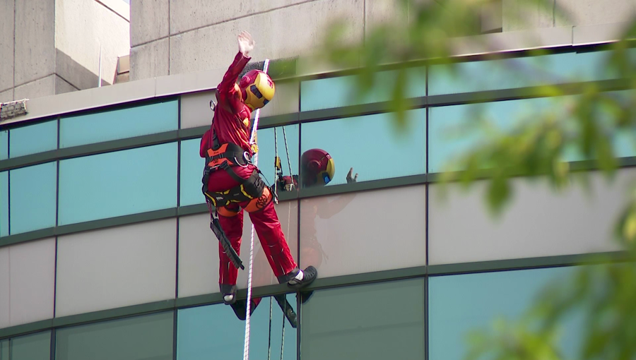 watch:-superheroes-rappelling-from-roof,-visiting-patients-at-akron-children’s-hospital
