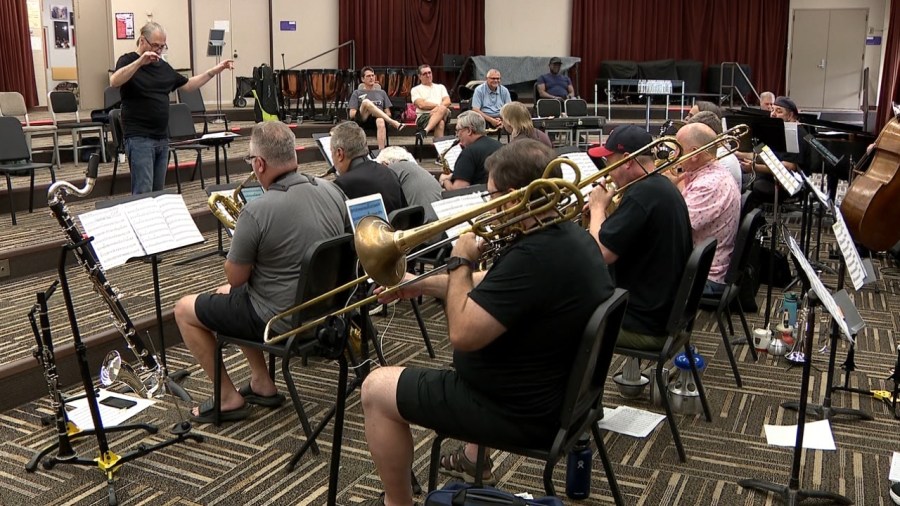 ysu-alumni-rehearse-for-concert-honoring-long-time-jazz-professor