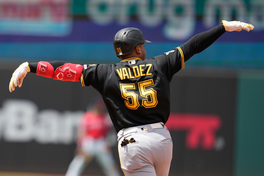 valdez,-gonzalez-homer-as-pirates-beat-guardians