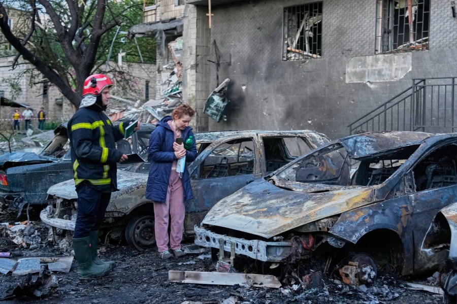 russian-attacks-kill-6-in-kyiv-and-other-cities-and-expose-gaps-in-ukraine’s-air-defenses