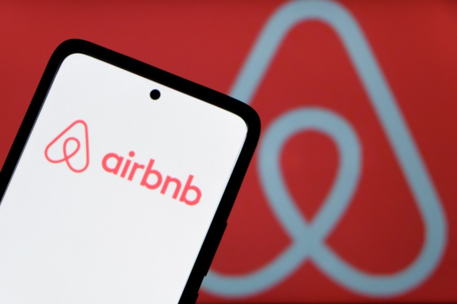 family-discovers-picture-of-themselves-inside-airbnb-while-on-vacation