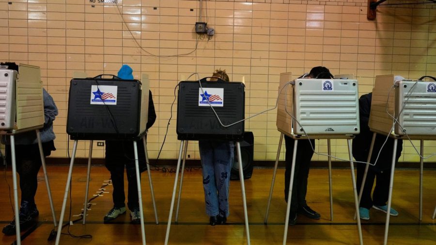 democrats-hold-11-point-lead-over-gop-on-generic-ballot:-poll 