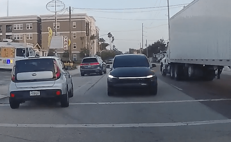 tesla-robotaxi-goes-wrong-way-down-one-way-street-day-after-tampa-launch