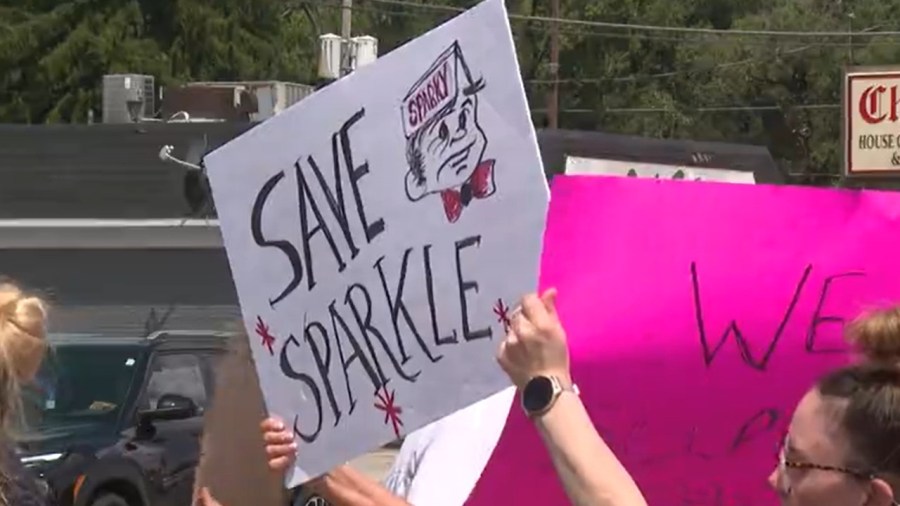 supporters-rally-behind-locally-owned-grocery-store