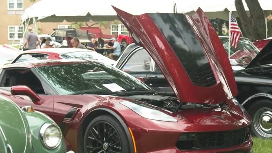 cruise-around-the-lake-shows-off-hot-rods-for-senior-community