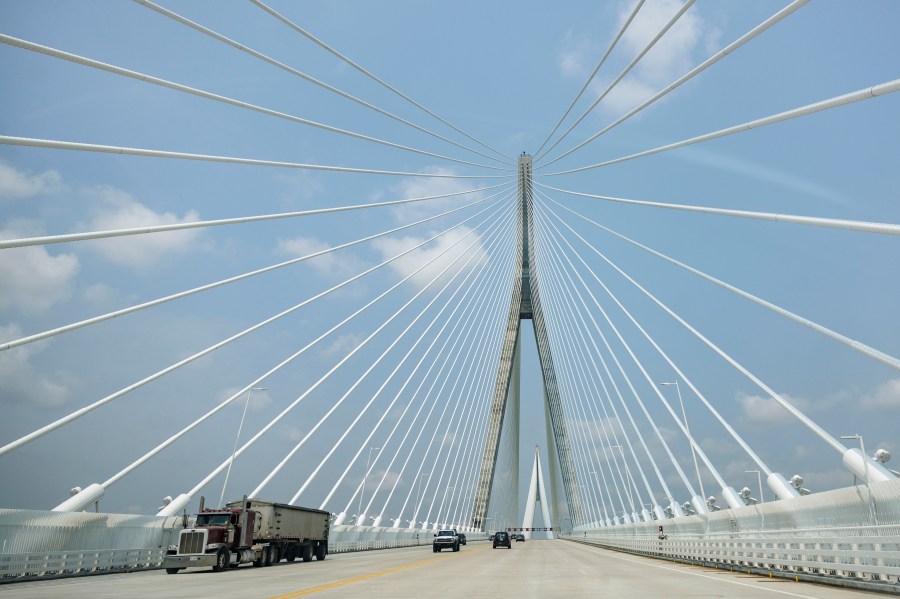 us-canada-bridge-opens-in-detroit-even-as-trade-disputes-test-the-neighbors’-ties