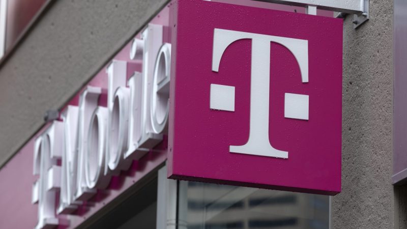 t-mobile-users-report-issues-with-phones,-some-in-‘sos’-mode